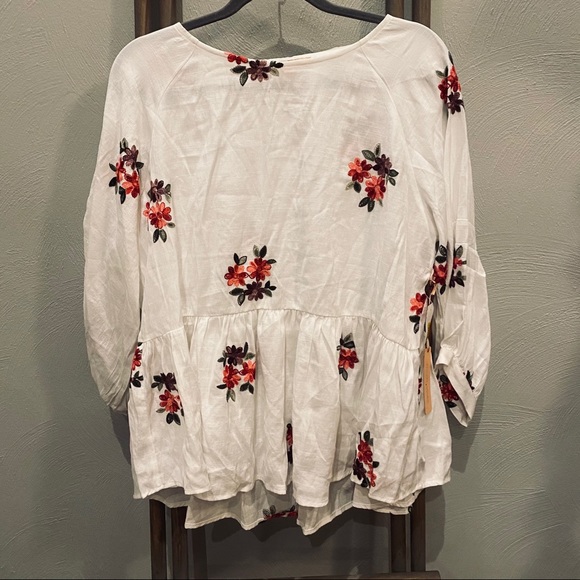 ✨NWT Gibson Latimer Embroidered Peplum Top - Picture 7 of 7